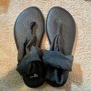 Sanuk Yoga Sling - Charcoal - Never Worn